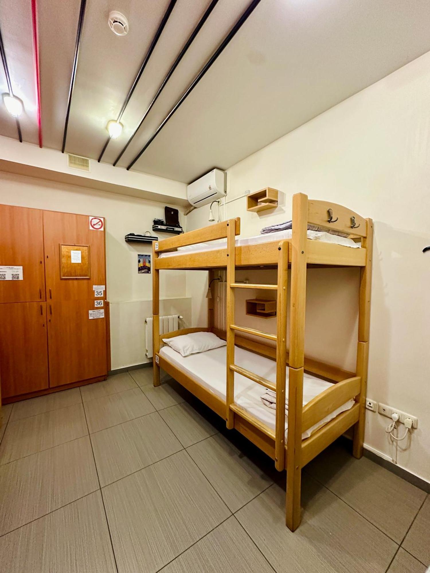 Envoy Hostel & Tours Єреван Екстер'єр фото