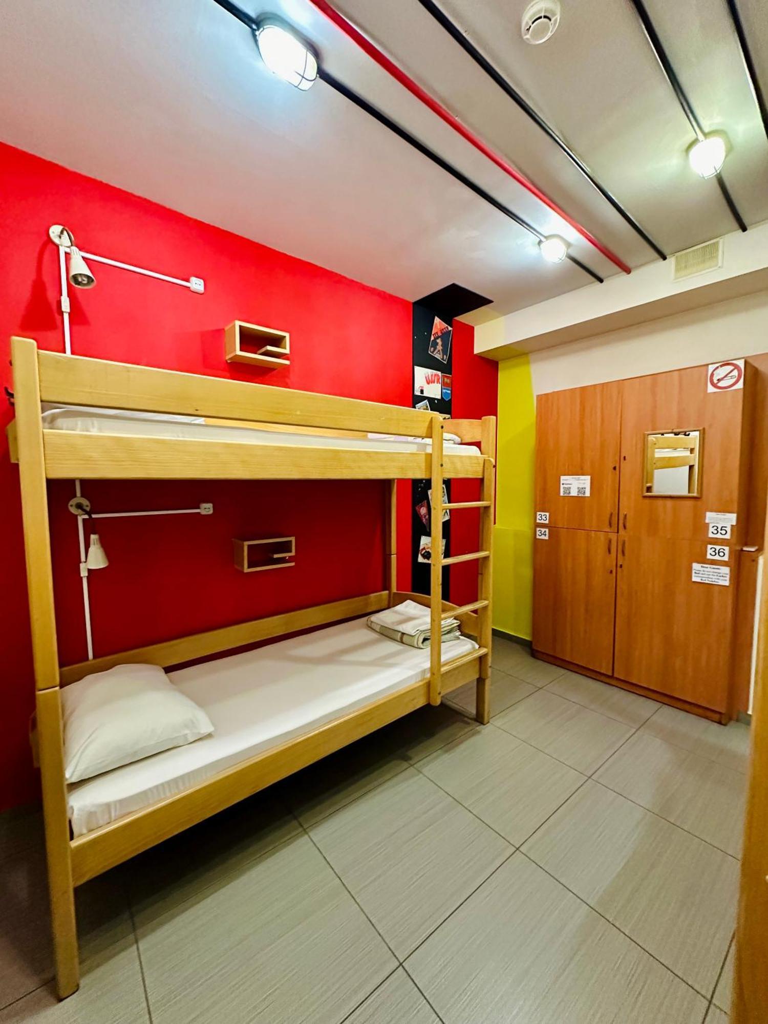 Envoy Hostel & Tours Єреван Екстер'єр фото