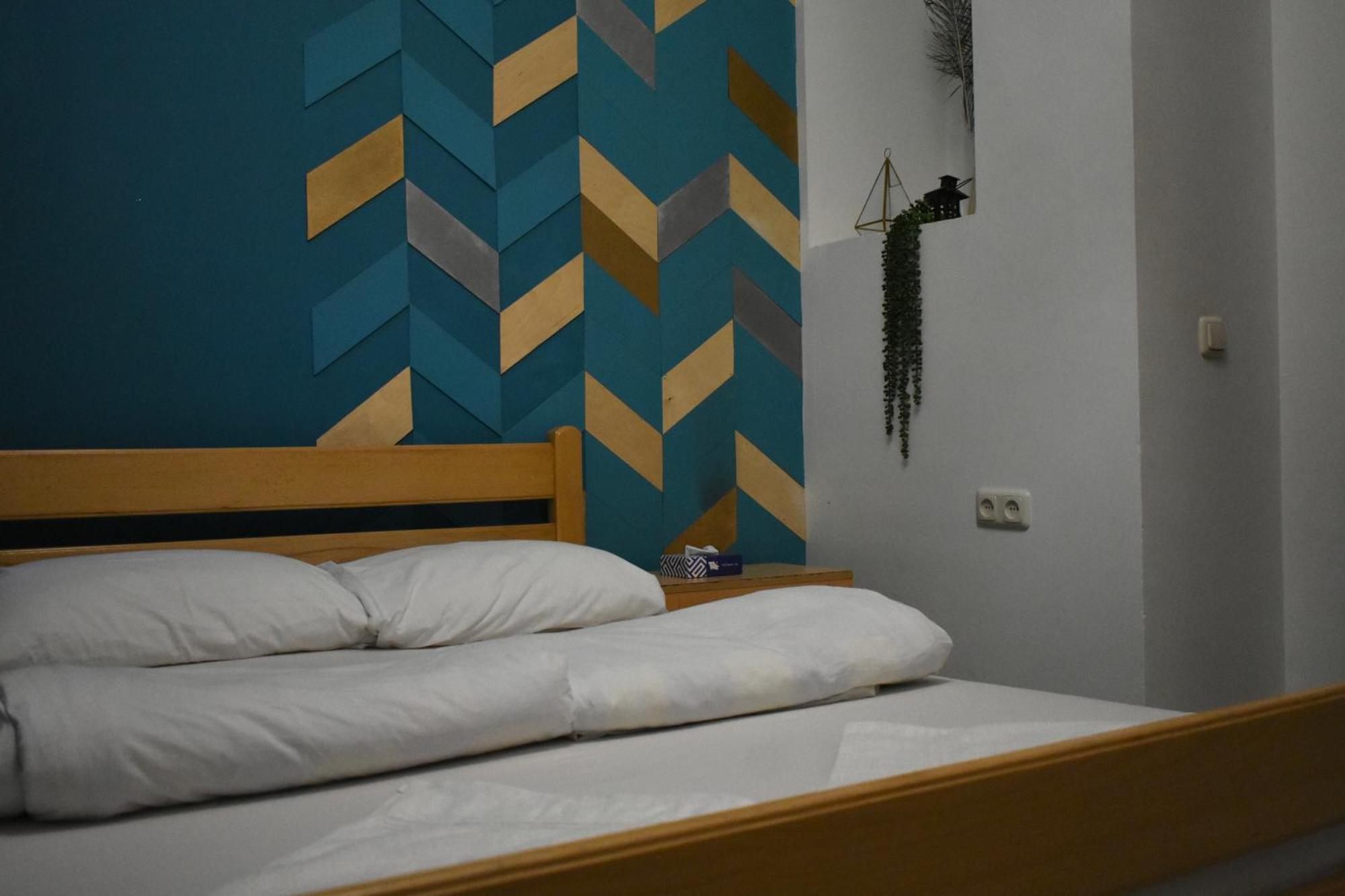 Envoy Hostel & Tours Єреван Екстер'єр фото