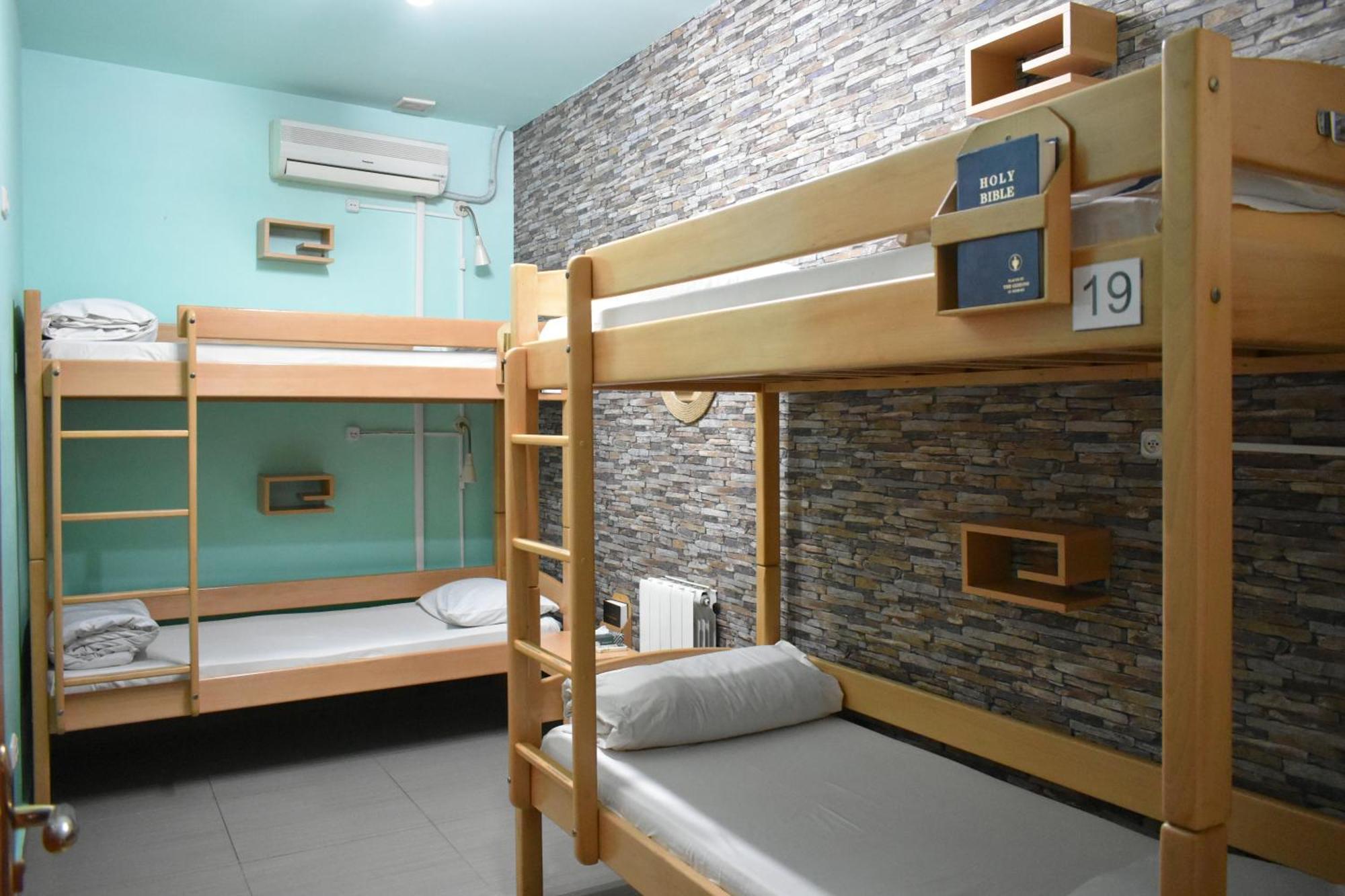 Envoy Hostel & Tours Єреван Екстер'єр фото
