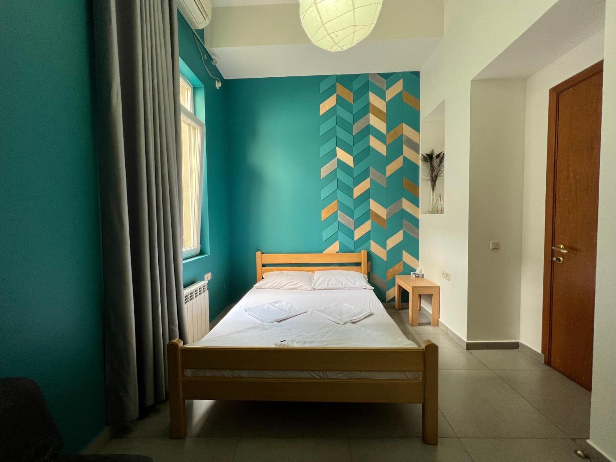 Envoy Hostel & Tours Єреван Екстер'єр фото