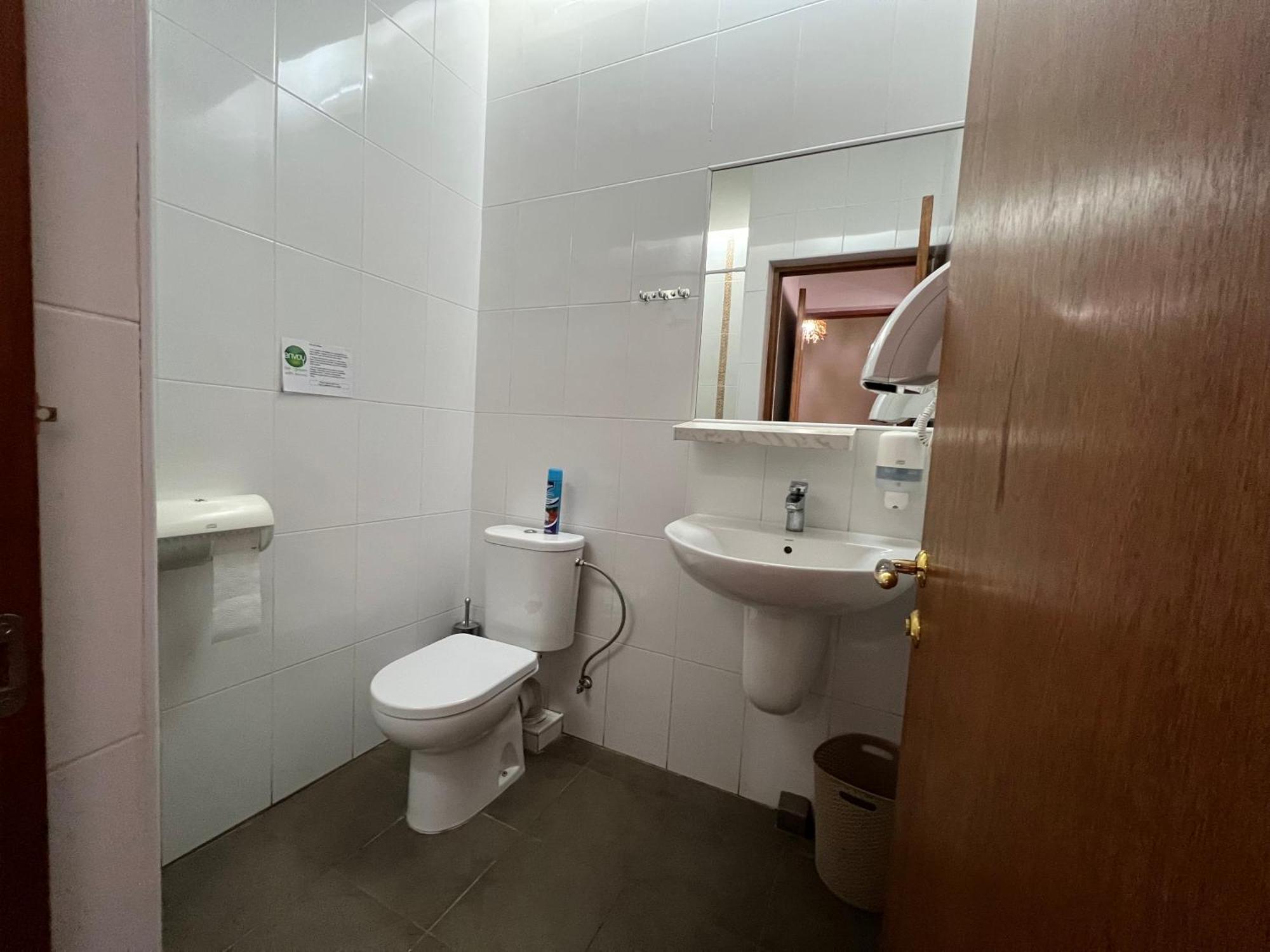 Envoy Hostel & Tours Єреван Екстер'єр фото