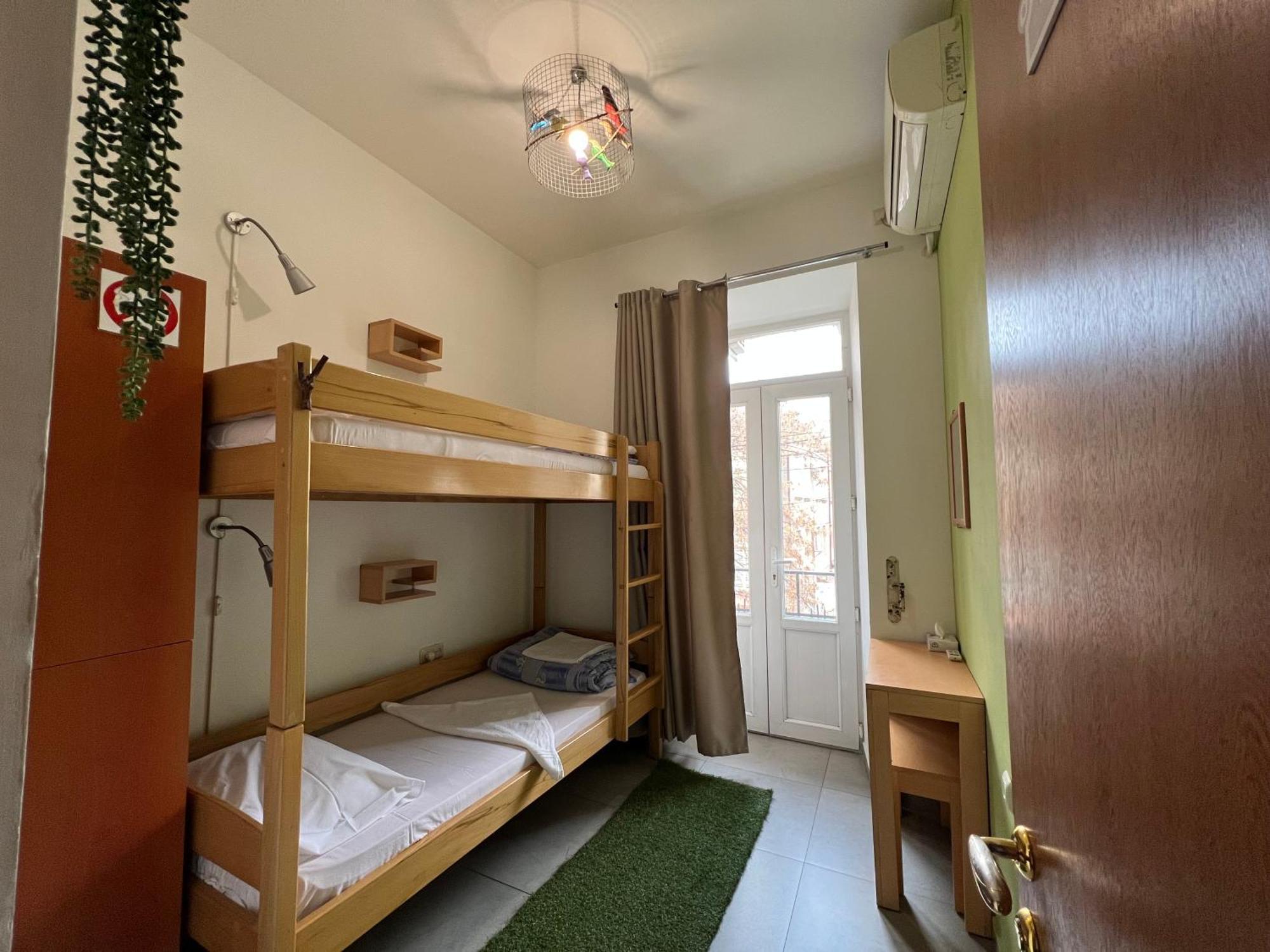 Envoy Hostel & Tours Єреван Екстер'єр фото
