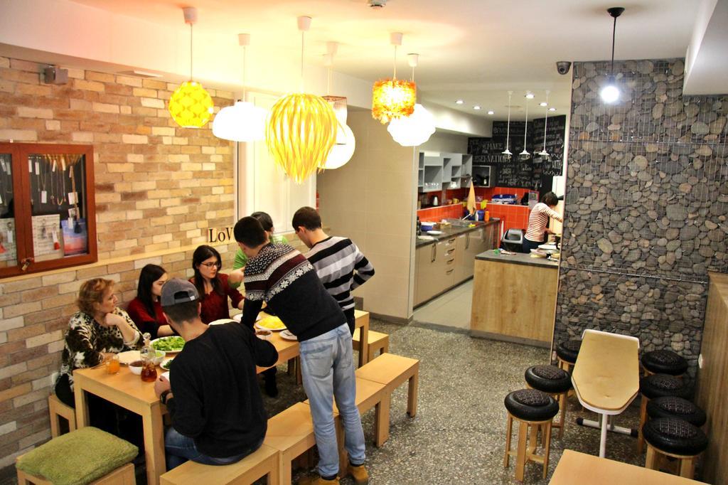 Envoy Hostel & Tours Єреван Екстер'єр фото