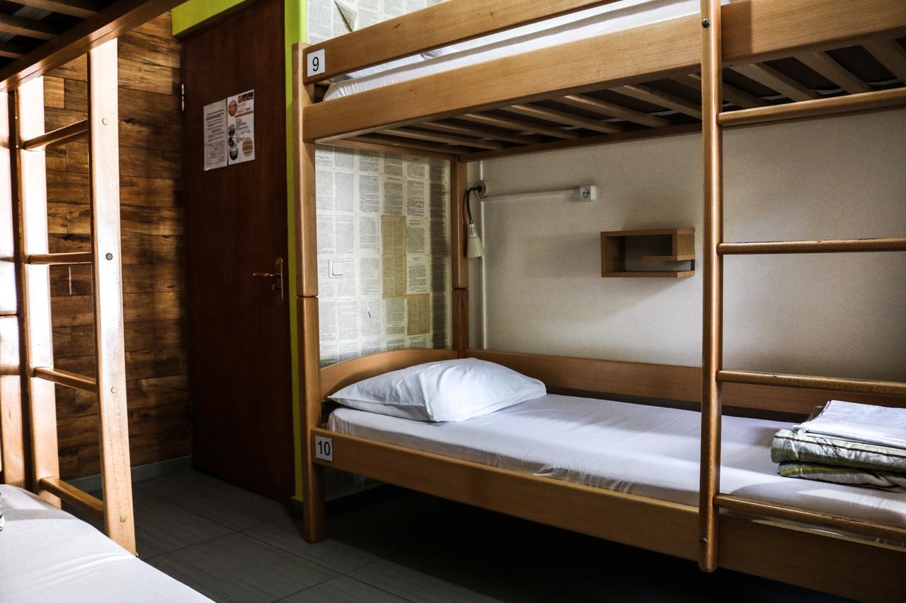 Envoy Hostel & Tours Єреван Екстер'єр фото