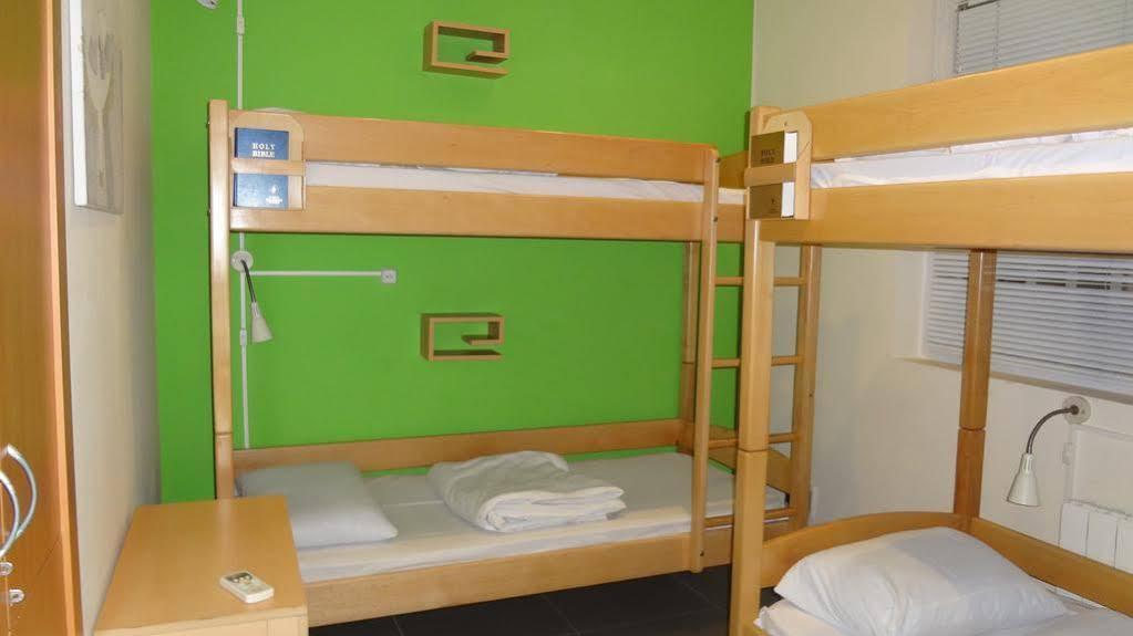 Envoy Hostel & Tours Єреван Екстер'єр фото